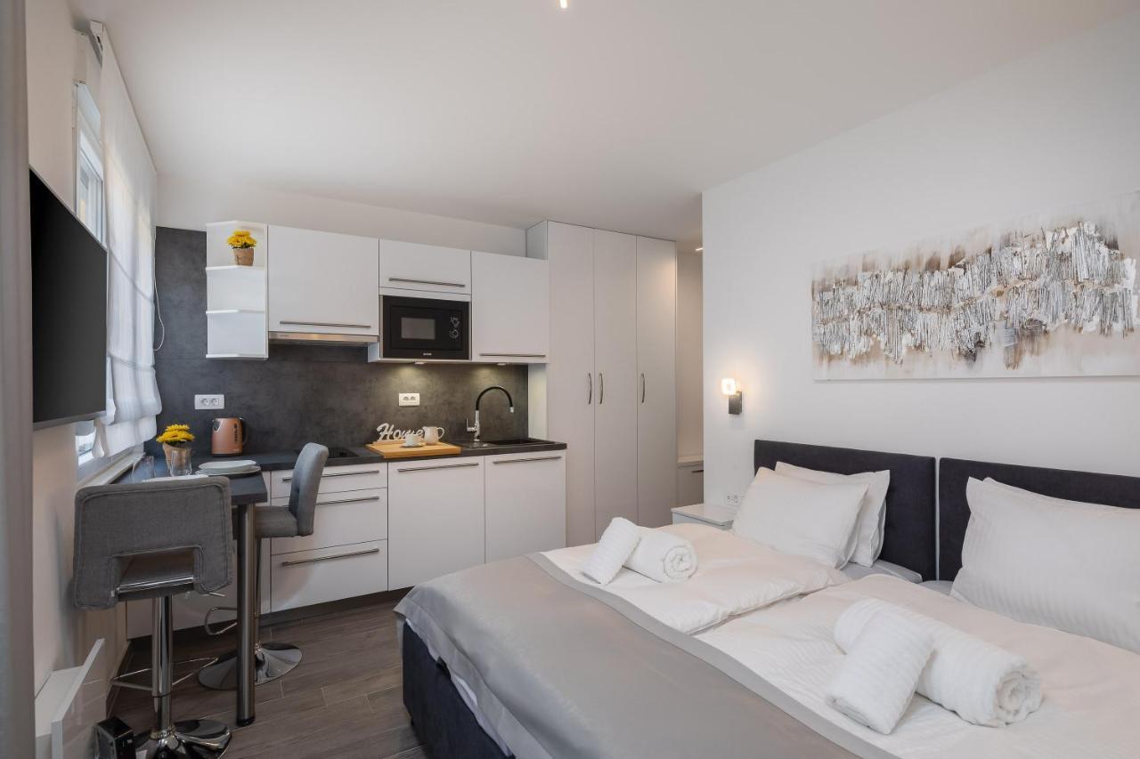 Luxury Studios & Room Five Σπλιτ Εξωτερικό φωτογραφία
